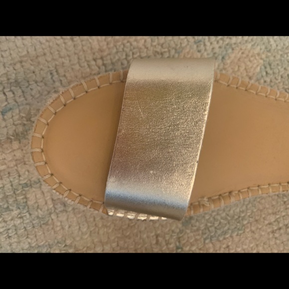 Gold saludos- worn once 1 inch platform - Picture 7 of 8